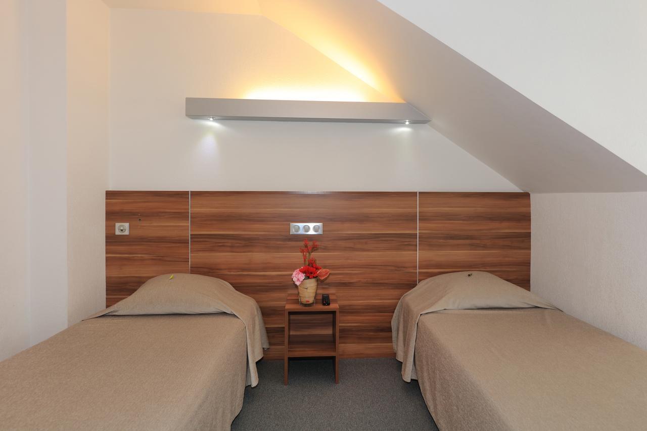 Logis Hotel Restaurant L'Europe Marvejols Dış mekan fotoğraf